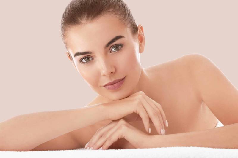 Épilation laser femme bras complets et mains à Marseille 13009 pour une peau lisse, nette et esthétique durablement.