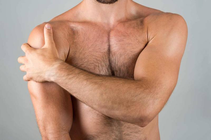 Épilation laser homme torse à Marseille 13007 Endoume pour structurer la pilosité et améliorer l’esthétique du buste durablement