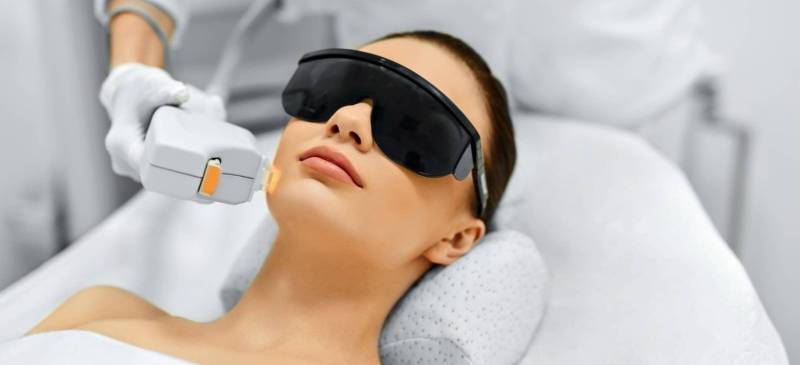 Épilation laser femme cou et nuque à Marseille Michelet 13009 pour éliminer les poils fins durablement et obtenir une peau lisse et nette.