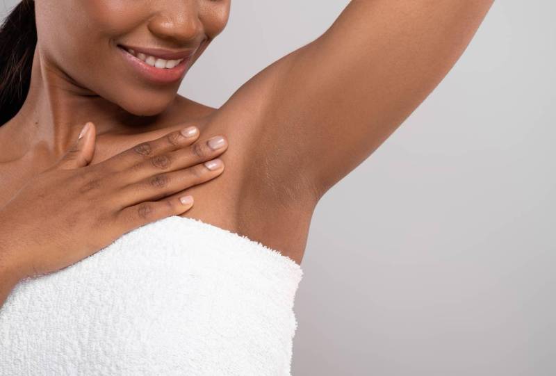 Épilation laser femme demi bras à Marseille Sainte-Anne 13008 pour réduire la pilosité et obtenir une peau douce et naturelle.
