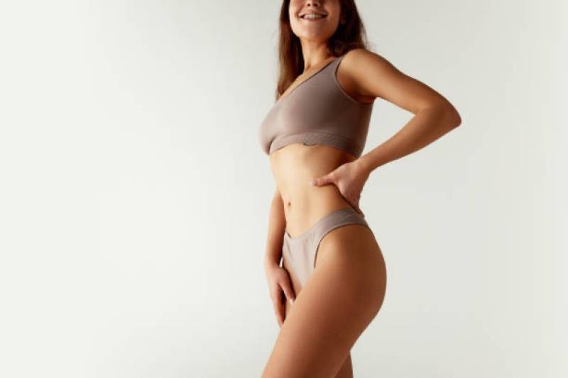 Épilation laser femme de la ligne ombilicale à Marseille 13005 Baille pour traiter les poils hormonaux visibles.