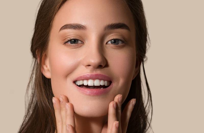 Épilation laser femme menton à Marseille 13001 Vieux-Port pour éliminer les poils visibles et améliorer la qualité de peau durablement.