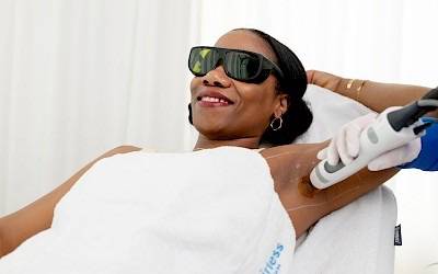 Épilation laser femme aisselles et maillot à Marseille 13009 Sainte-Marguerite pour une peau nette sans irritation