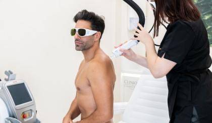 Épilation laser homme dos entier et épaules à Marseille 13008 Prado pour réduire la pilosité et obtenir un résultat uniforme durable avec une peau nette.