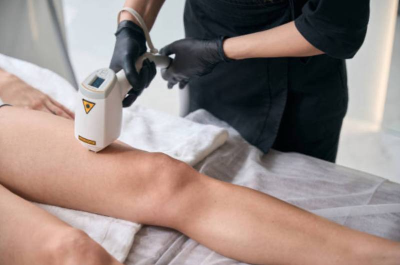 Épilation laser homme cuisses et jambes à Marseille 13012 pour réduire les frottements et améliorer le confort au quotidien.