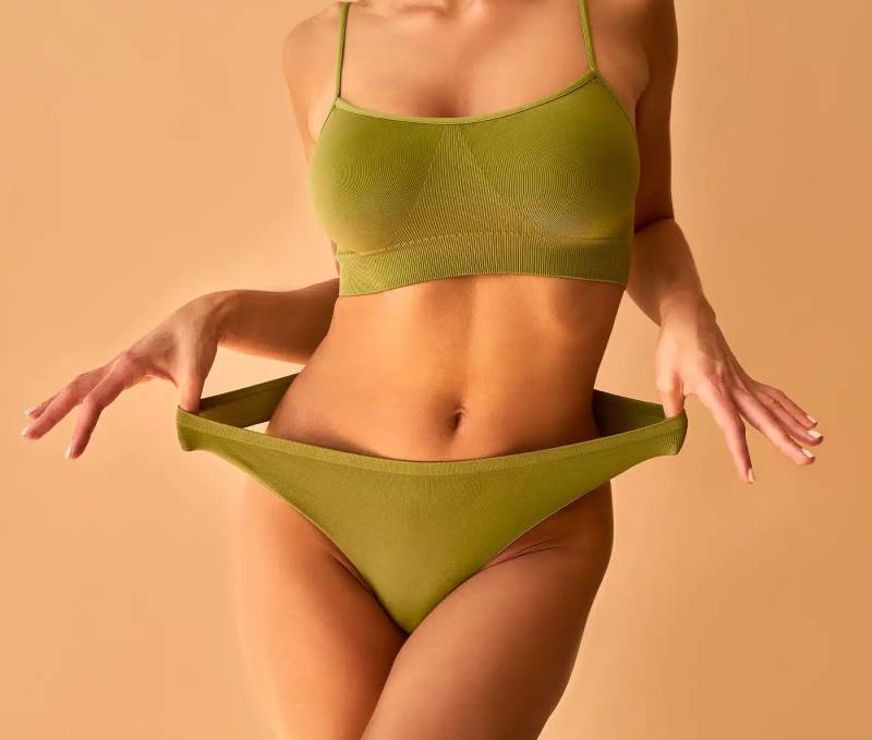 Traitement d’épilation laser du maillot chez la femme chez EREV Capillaire & Laser à Marseille 13007 Endoume pour une réduction durable de la pilosité.