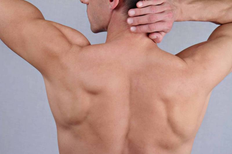 Épilation laser homme dos haut et épaules à Marseille 13007 Endoume pour réduire la pilosité et améliorer l’esthétique du haut du corps avec un résultat naturel et durable.